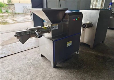 Qu'est-ce qu'une machine à désosser le poulet ?